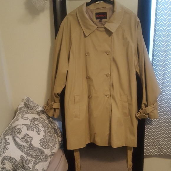Khaki Rain Trench coat ☂️ - Picture 2 of 8